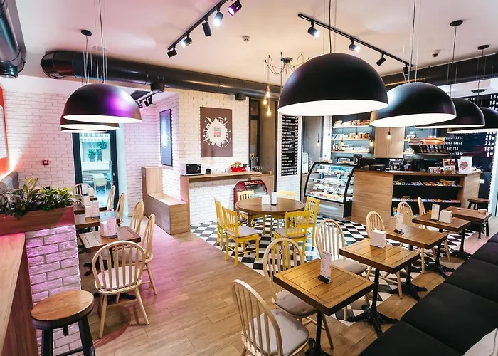 Готель Discovery 2*